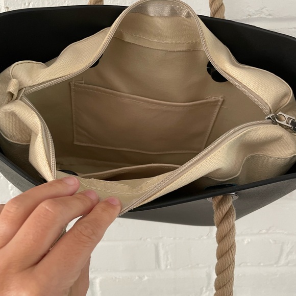 O bag Black Tote with Tan Rope Handles Medium size - Picture 4 of 4